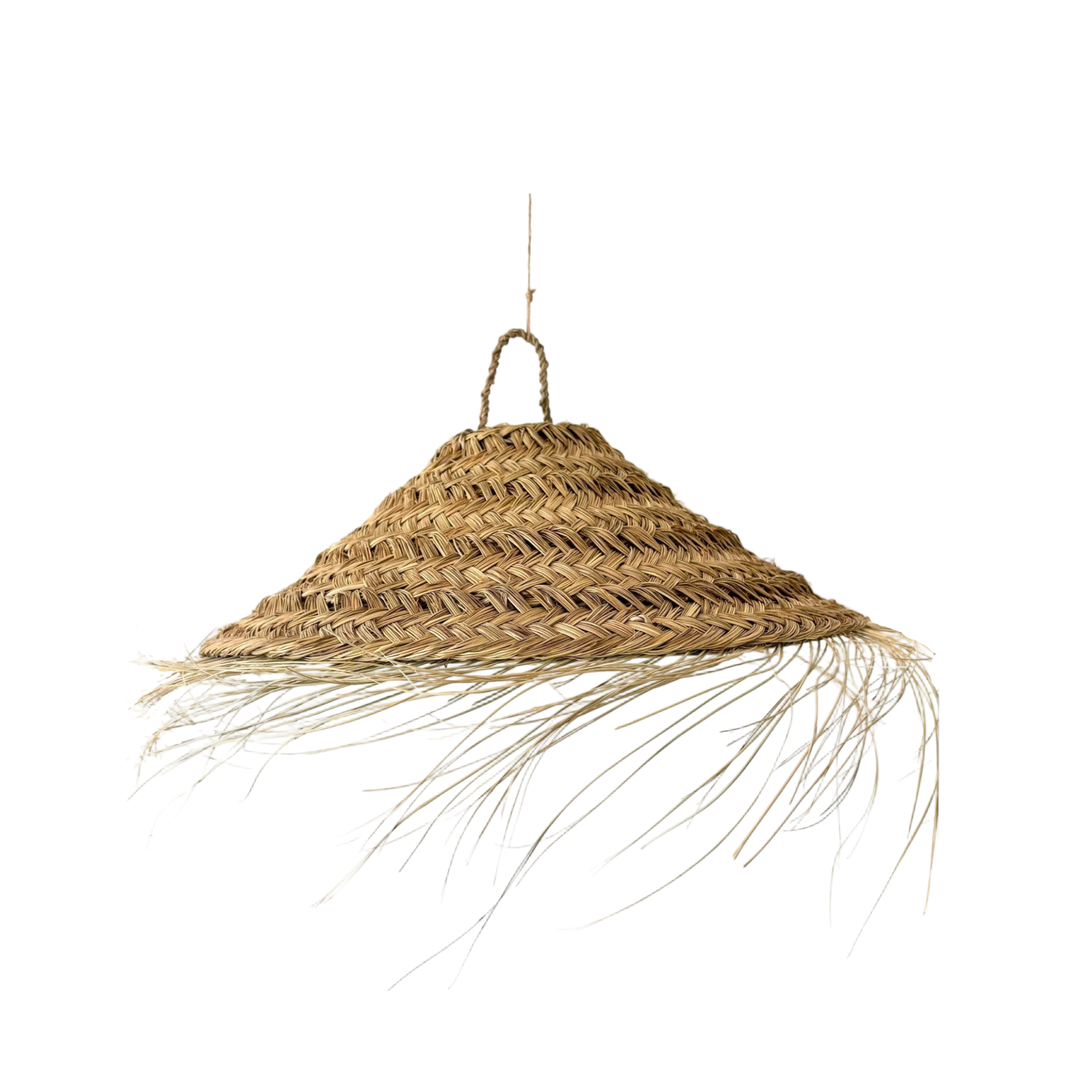 Pīta griestu lampa no niedrēm, koniska forma ar dekoratīvām bārkstīm.