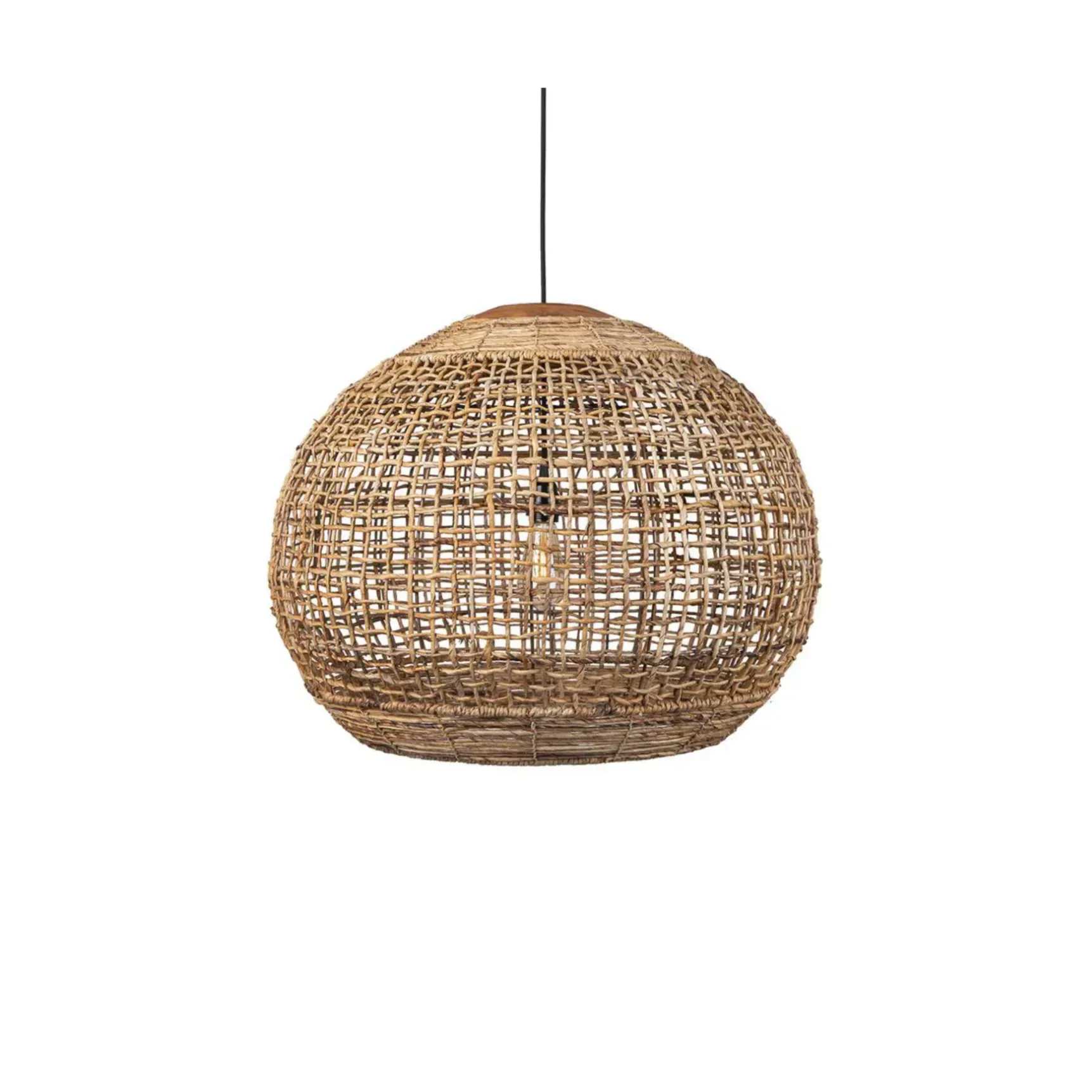 Apaļa pīta griestu lampa no rotanga ar siltu gaismu.