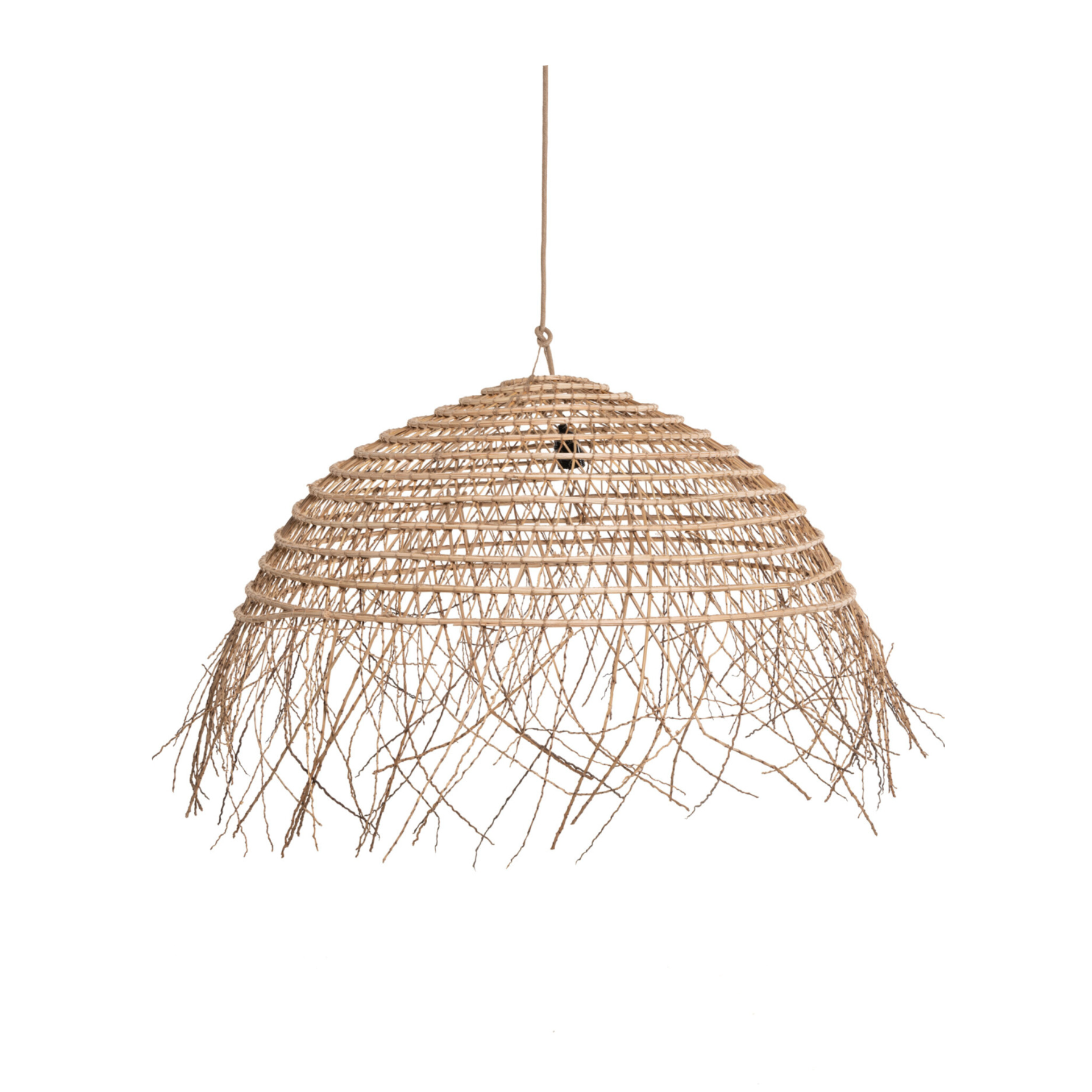 Pīta griestu lampa no niedrēm, koniska forma ar dekoratīviem galiem.