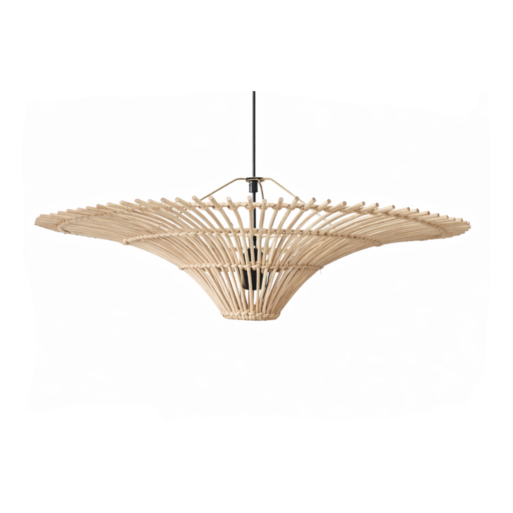 Pīta griestu lampa no rotanga. Koniska forma ar platu malu.