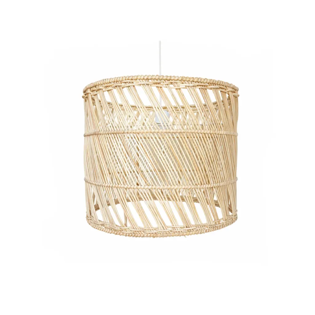 Pīta griestu lampa. Cilindriska niedru abažūra lampa ar siltu gaismu.